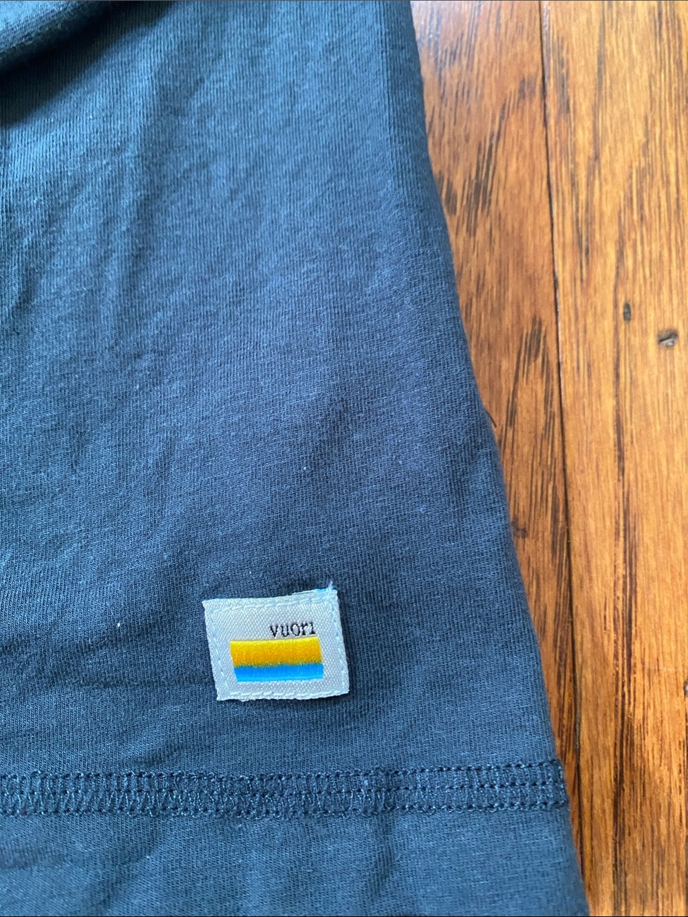 Vuori Men’s 2 button Henley -medium - Picture 3 of 8